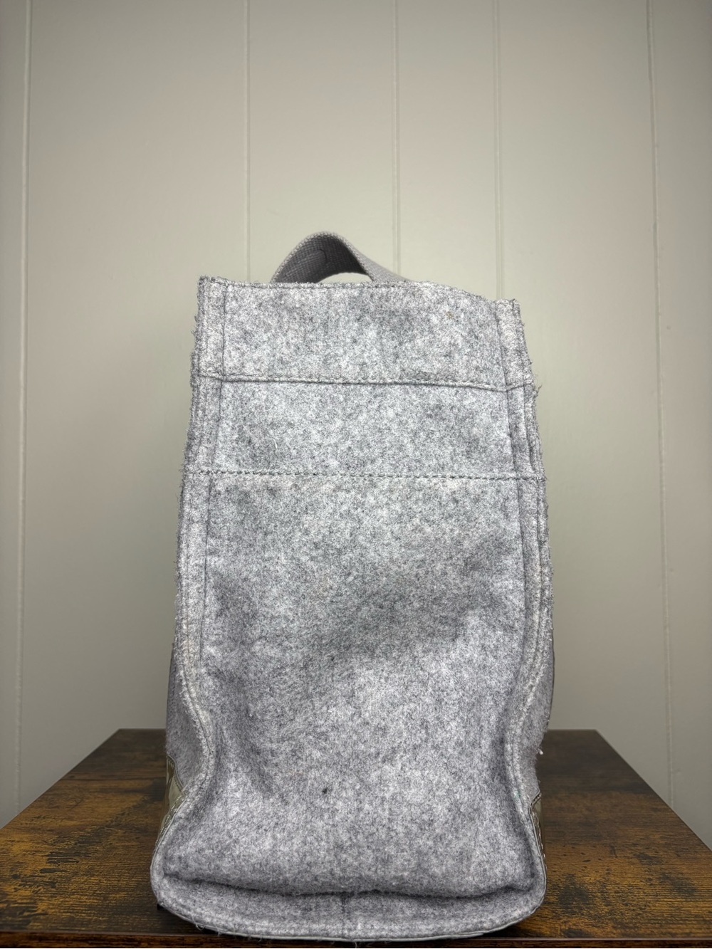 Tory Burch Flannel Felt Gray Large Logo Tote Bag
Metallic - Picture 5 of 7